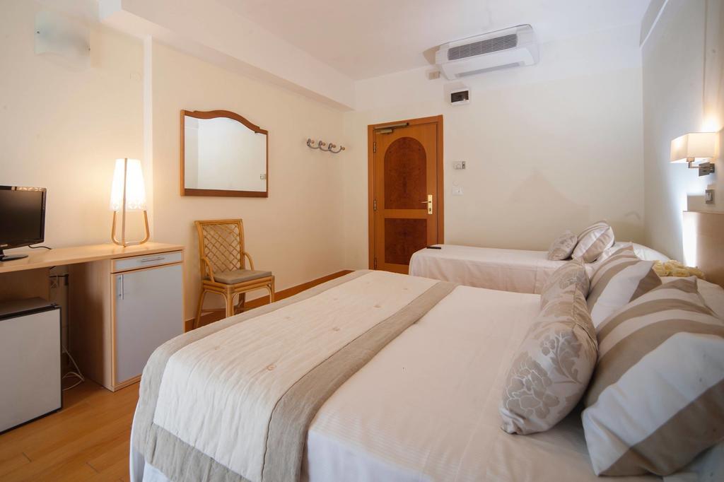 Hotel Mon Cheri Riccione Habitación foto